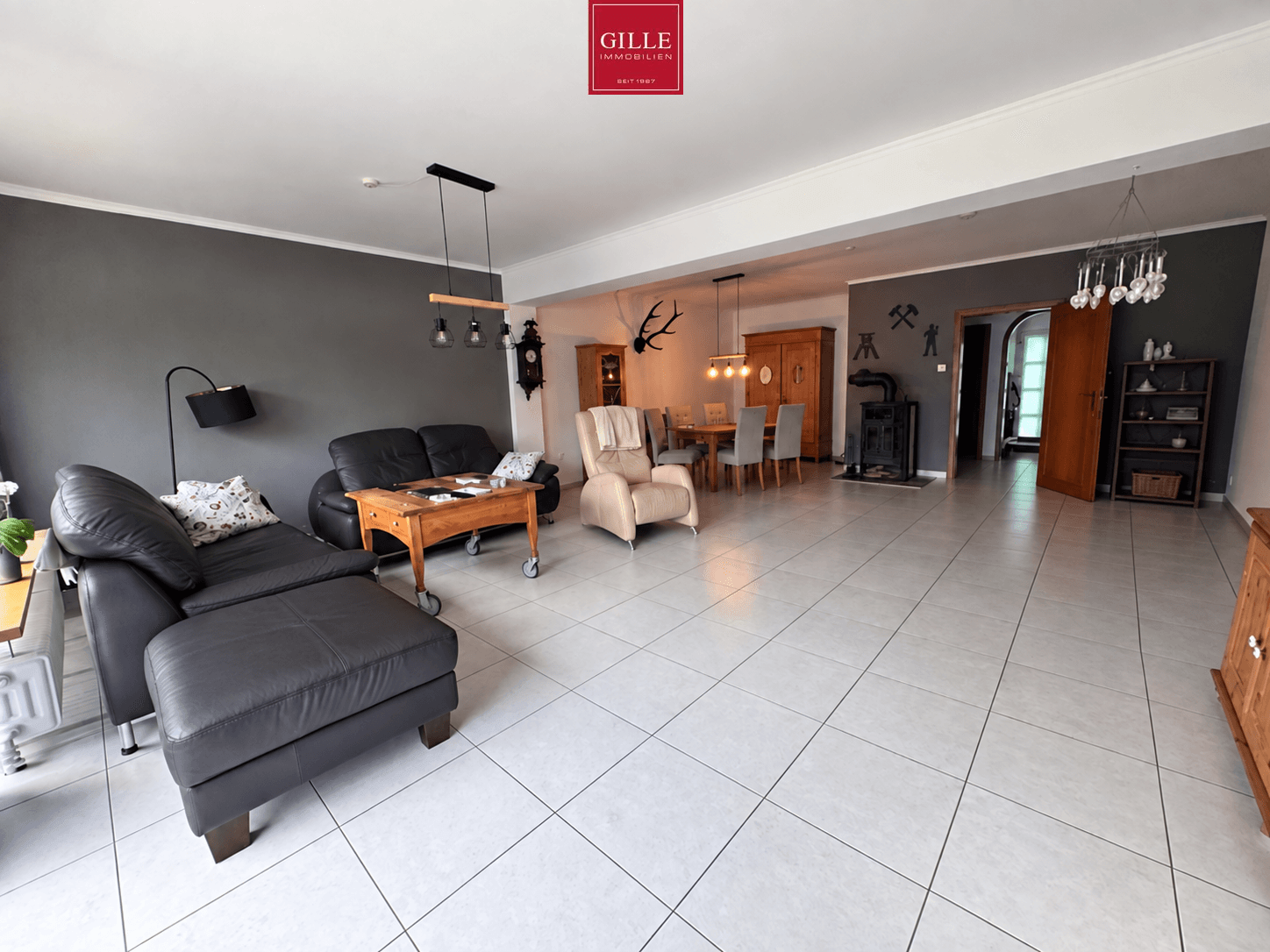 Ansicht 2 von: Gepflegtes Reihenmittelhaus mit großzügigem Wohnbereich und Doppelgarage in Neuss-Holzheim